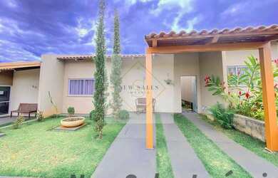 Imagem: A casa possui 2 Dormitórios, 2 Banheiros, 2 Vagas na garagem