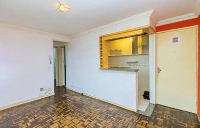 Imagem: O apartamento possui 2 Dormitórios, 1 Banheiro, 1 Vaga na garagem