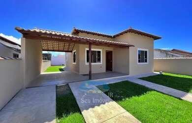 Imagem: A casa possui 3 Dormitórios, 1 Banheiro, 2 Vagas na garagem