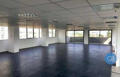 Imagem: O depósito possui 5 Vagas na garagem, 316m² de Área e está