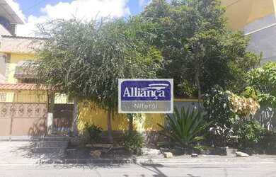 Imagem: A casa possui 4 Dormitórios, 3 Banheiros, 2 Vagas na garagem