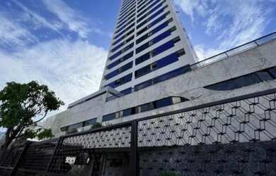 Imagem: O apartamento possui 5 Dormitórios, 2 Banheiros, 2 Vagas na