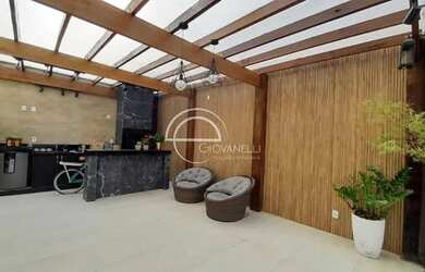 Imagem: A casa em condomínio possui 4 Dormitórios, 5 Banheiros, 4