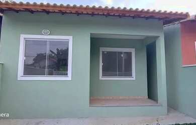 Imagem: A casa possui 2 Dormitórios, 2 Banheiros, 2 Vagas na garagem