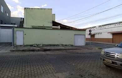 Imagem: A casa possui 4 Dormitórios, 3 Banheiros, 1 Vaga na garagem