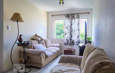 Imagem: O apartamento possui 2 Dormitórios, 1 Banheiro, 1 Vaga na garagem