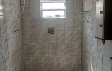 Imagem: A casa possui 1 Dormitório, 1 Banheiro, 1 Vaga na garagem e