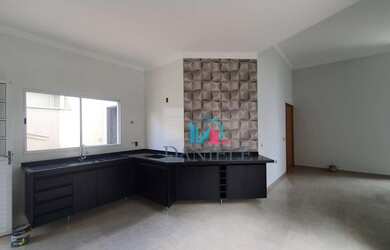 Imagem: A casa em condomínio possui 3 Dormitórios, 2 Banheiros, 4