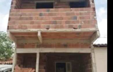 Imagem: A casa possui 2 Dormitórios, 2 Banheiros, 1 Vaga na garagem