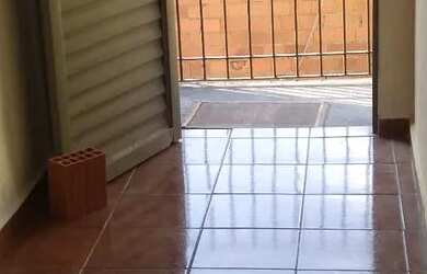 Imagem: A casa possui 2 Dormitórios, 2 Banheiros e está localizado