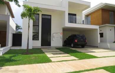 Imagem: A casa em condomínio possui 4 Dormitórios, 4 Banheiros, 4