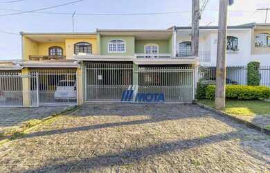 Imagem: A casa possui 4 Dormitórios, 3 Banheiros, 2 Vagas na garagem