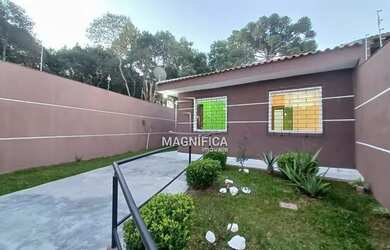 Imagem: A casa possui 2 Dormitórios, 1 Banheiro, 2 Vagas na garagem