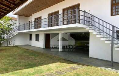 Imagem: A casa possui 4 Dormitórios, 4 Banheiros, 420m² de Área e