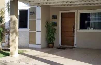 Imagem: A casa possui 3 Dormitórios, 3 Banheiros, 2 Vagas na garagem