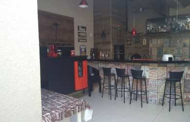 Imagem: A casa possui 2 Dormitórios, 2 Banheiros, 2 Vagas na garagem