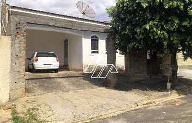 Imagem: A casa à venda possui 3 Dormitórios, 2 Banheiros, 3 Vagas