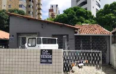 Imagem: A casa possui 3 Dormitórios, 2 Banheiros, 3 Vagas na garagem