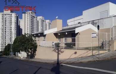 Imagem: A casa possui 3 Dormitórios, 3 Banheiros, 2 Vagas na garagem