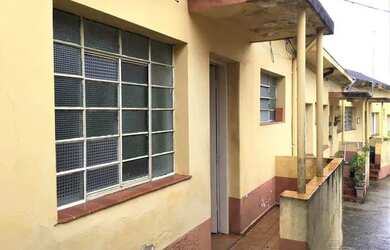 Imagem: A casa possui 2 Dormitórios, 1 Banheiro, 1 Vaga na garagem