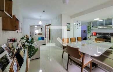 Imagem: A casa possui 3 Dormitórios, 2 Banheiros, 3 Vagas na garagem