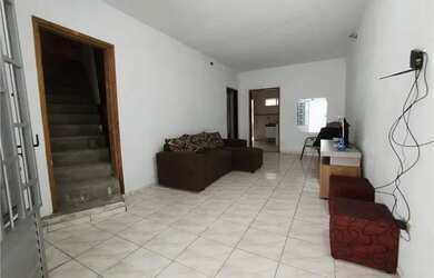 Imagem: A casa possui 2 Dormitórios, 1 Banheiro, 1 Vaga na garagem