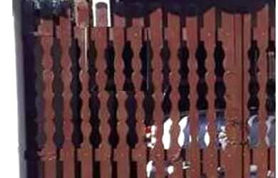 Imagem: A casa possui 2 Dormitórios, 2 Banheiros, 2 Vagas na garagem