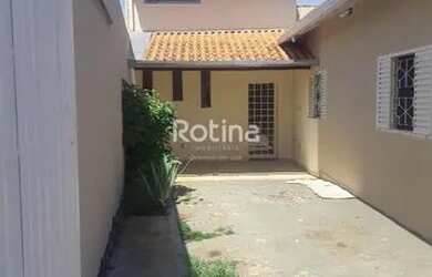 Imagem: A casa possui 4 Dormitórios, 4 Banheiros, 4 Vagas na garagem