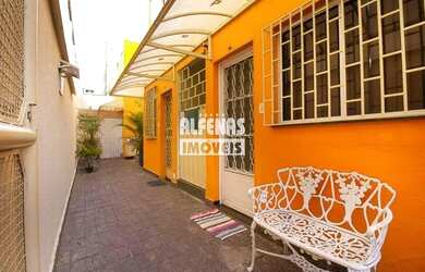 Imagem: O apartamento possui 3 Dormitórios, 1 Banheiro, 1 Vaga na garagem