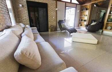 Imagem: A casa em condomínio possui 3 Dormitórios, 3 Banheiros, 5