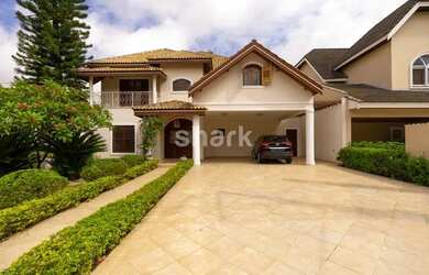 Imagem: A casa em condomínio possui 4 Dormitórios, 5 Banheiros, 5