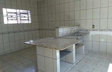 Imagem: A casa possui 2 Dormitórios, 1 Banheiro, 1 Vaga na garagem