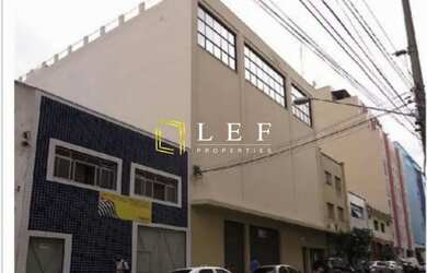 Imagem: O depósito possui 5 Vagas na garagem, 2.222m² de Área e