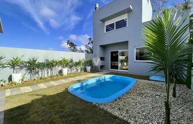 Imagem: A casa em condomínio possui 3 Dormitórios, 3 Banheiros, 2