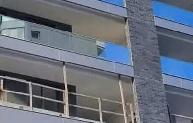 Imagem: O apartamento possui 4 Dormitórios, 4 Banheiros, 2 Vagas na