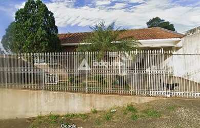 Imagem: A casa possui 3 Dormitórios, 2 Banheiros, 3 Vagas na garagem