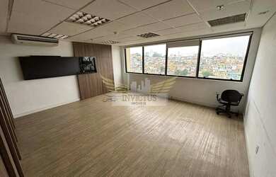 Imagem: O depósito possui 4 Vagas na garagem, 140m² de Área e está