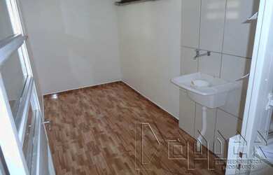 Imagem: O apartamento possui 2 Dormitórios, 1 Banheiro, 1 Vaga na garagem