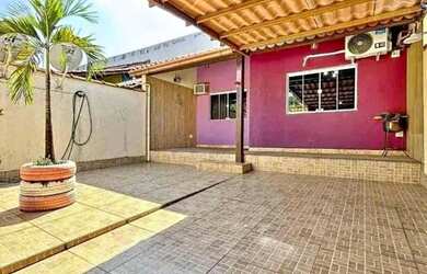 Imagem: A casa possui 3 Dormitórios e está localizado em Petrópolis