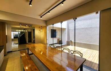 Imagem: A casa possui 3 Dormitórios, 2 Banheiros, 3 Vagas na garagem