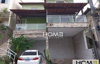 Imagem: A casa possui 3 Dormitórios, 1 Banheiro, 2 Vagas na garagem