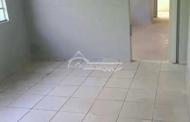 Imagem: A casa possui 1 Dormitório, 1 Banheiro, 1 Vaga na garagem