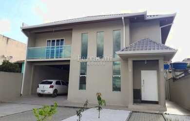 Imagem: A casa possui 3 Dormitórios, 4 Banheiros, 4 Vagas na garagem