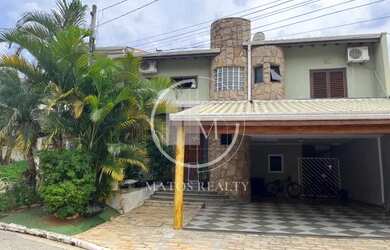 Imagem: A casa possui 4 Dormitórios, 5 Banheiros e 421m² de Área