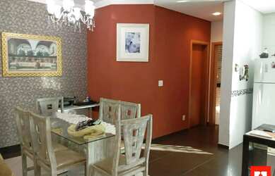 Imagem: A casa possui 2 Dormitórios, 2 Banheiros, 2 Vagas na garagem