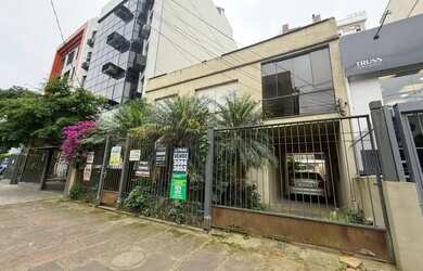 Imagem: A casa possui 3 Dormitórios, 4 Banheiros, 3 Vagas na garagem