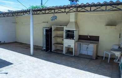 Imagem: A casa em condomínio possui 3 Dormitórios, 1 Banheiro, 2 Vagas