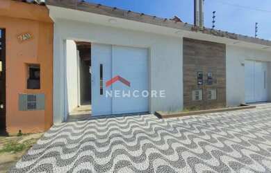 Imagem: A casa possui 2 Dormitórios, 1 Banheiro, 2 Vagas na garagem