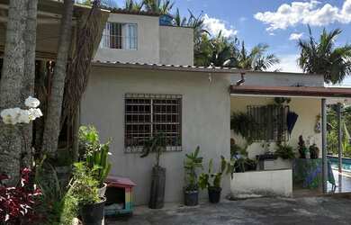 Imagem 6: Casa para descanso. Piscina, Churrasqueira, Acomodam 9 pessoase5 Vagas...