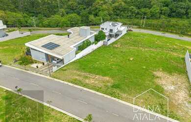 Imagem: O terreno possui 602m² de Área e está localizado em Santa